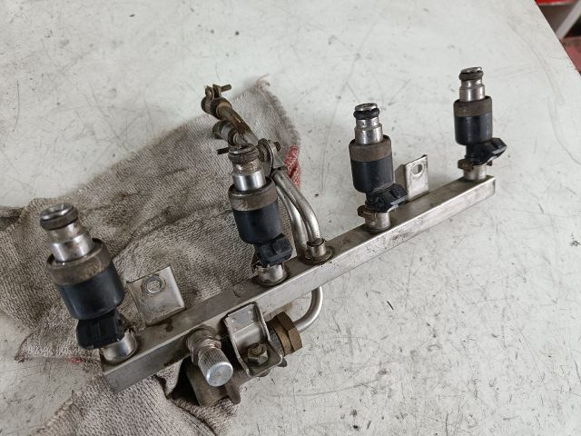 bontott OPEL ASTRA F Porlasztó Sor / Híd