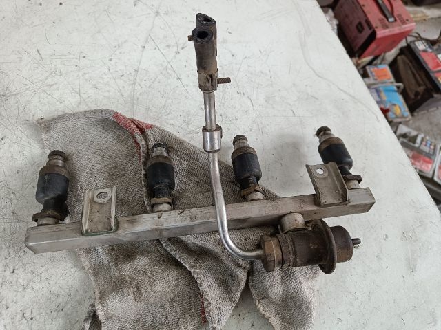 bontott OPEL ASTRA F Porlasztó Sor / Híd