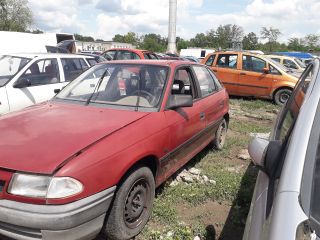 bontott OPEL ASTRA F Kiegyenlítő Tartály