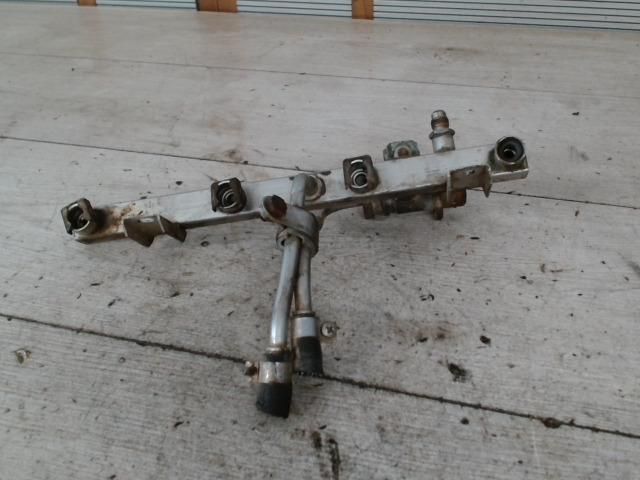 bontott OPEL ASTRA F Porlasztó Sor / Híd