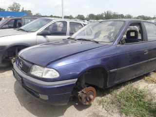 bontott OPEL ASTRA F Porlasztó Sor / Híd