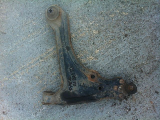 bontott OPEL ASTRA F Bal első Lengőkar