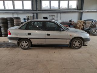 bontott OPEL ASTRA F Biztosítéktábla Motortér