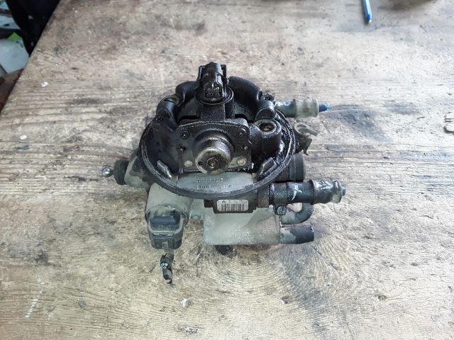 bontott OPEL ASTRA F Központi Injektor