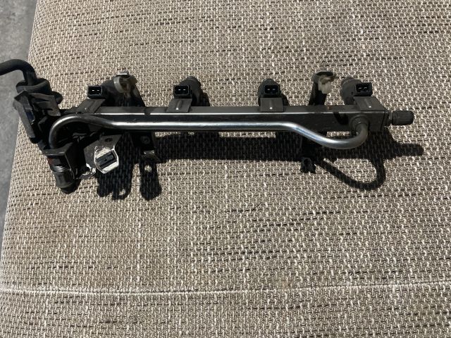 bontott OPEL ASTRA F Porlasztó Sor / Híd