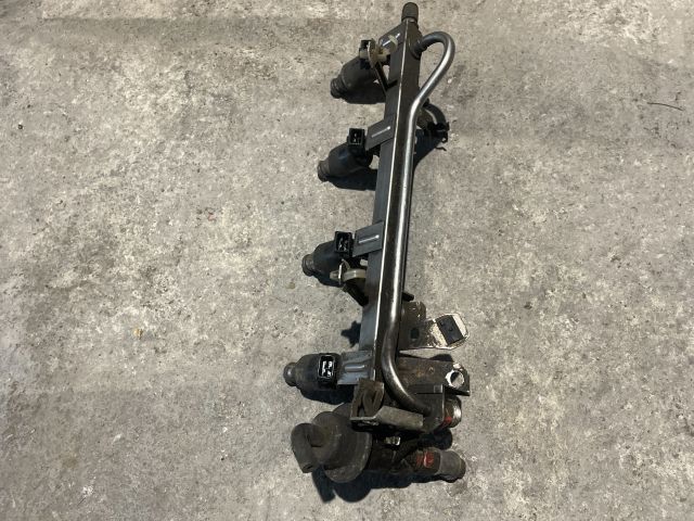 bontott OPEL ASTRA F Porlasztó Sor / Híd