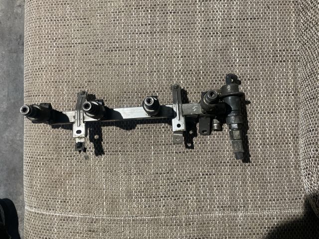 bontott OPEL ASTRA F Porlasztó Sor / Híd