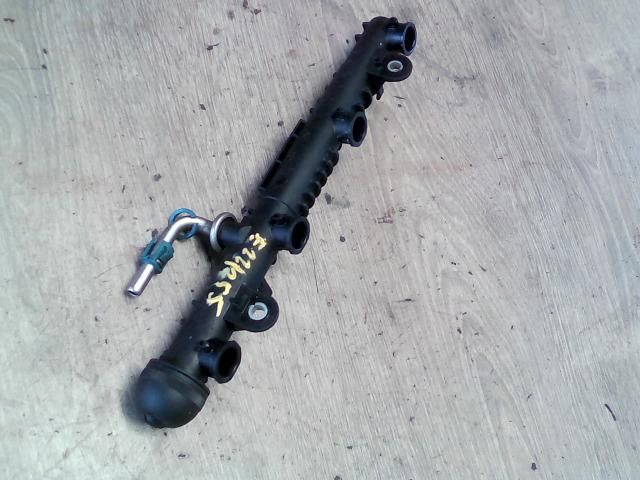 bontott OPEL ASTRA F Porlasztó Sor / Híd