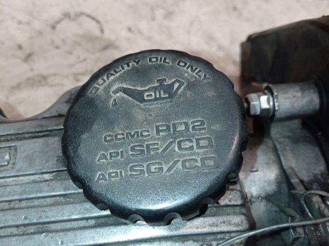 bontott OPEL ASTRA F Olajbeöntő Sapka