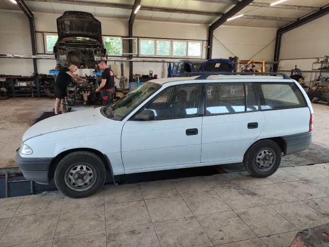 bontott OPEL ASTRA F Bal B Oszlop Burkolat