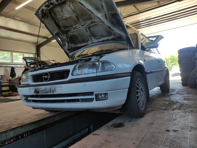 bontott OPEL ASTRA F Bal B Oszlop Burkolat