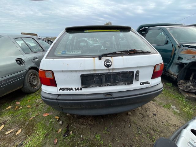 bontott OPEL ASTRA F Bal C Oszlop