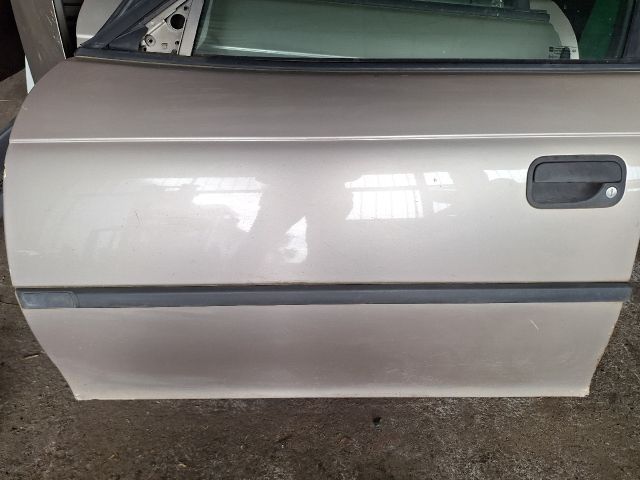 bontott OPEL ASTRA F Bal első Ajtó (Részeivel)
