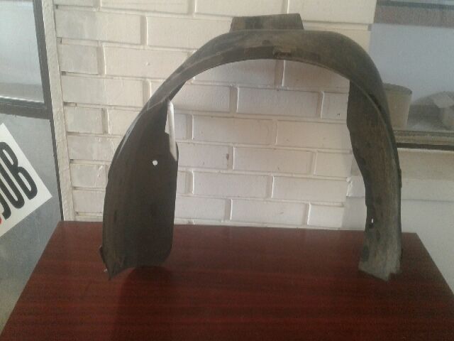 bontott OPEL ASTRA F Bal első Dobbetét (Kerékjárati, Műanyag)