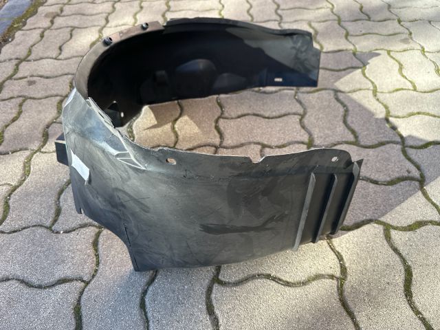 bontott OPEL ASTRA F Bal első Dobbetét (Kerékjárati, Műanyag)