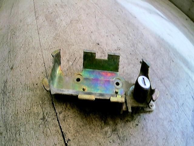 bontott OPEL ASTRA F Bal első Zárbetét