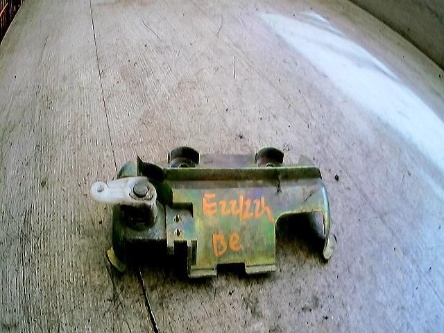 bontott OPEL ASTRA F Bal első Zárbetét