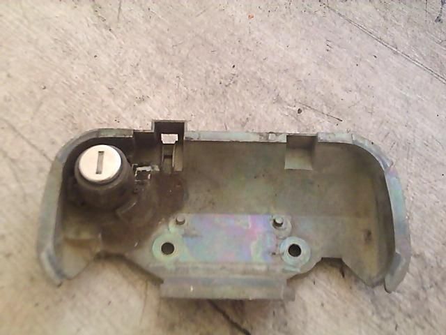 bontott OPEL ASTRA F Bal első Zárbetét