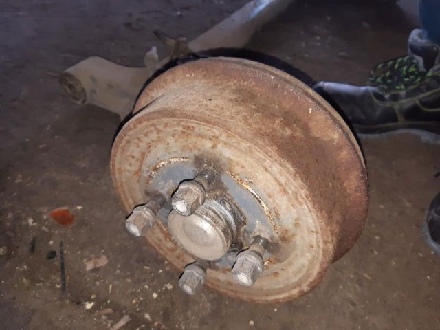 bontott OPEL ASTRA F Bal hátsó Csonkállvány Kerékaggyal