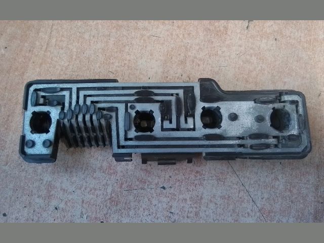 bontott OPEL ASTRA F Bal Hátsó Lámpa Foglalat