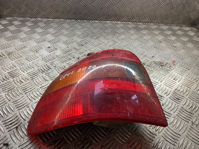 bontott OPEL ASTRA F Bal Hátsó Lámpa