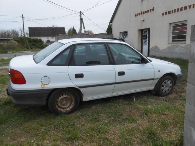 bontott OPEL ASTRA F Bal Napellenző Tartó