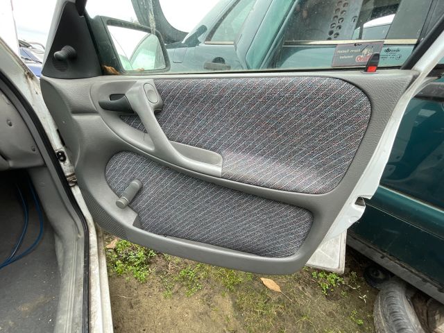 bontott OPEL ASTRA F Biztosítéktábla Fedél