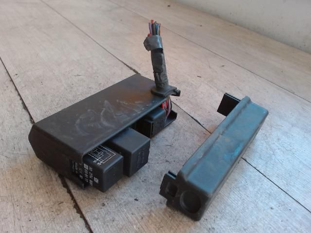 bontott OPEL ASTRA F Biztosítéktábla Utastér