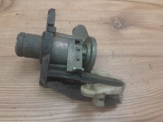 bontott OPEL ASTRA F Csomagtér Nyitó Kar / Gomb