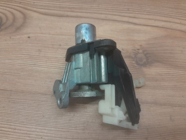 bontott OPEL ASTRA F Csomagtér Nyitó Kar / Gomb