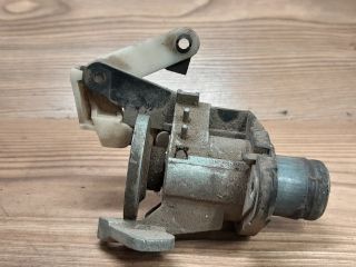 bontott OPEL ASTRA F Csomagtér Nyitó Kar / Gomb