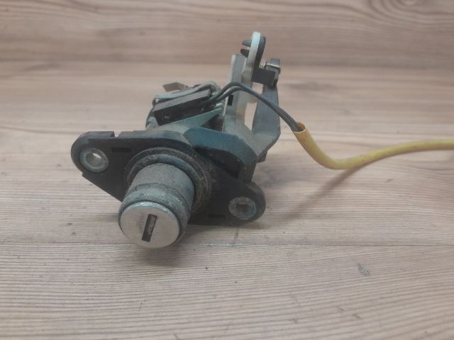 bontott OPEL ASTRA F Csomagtér Nyitó Kar / Gomb