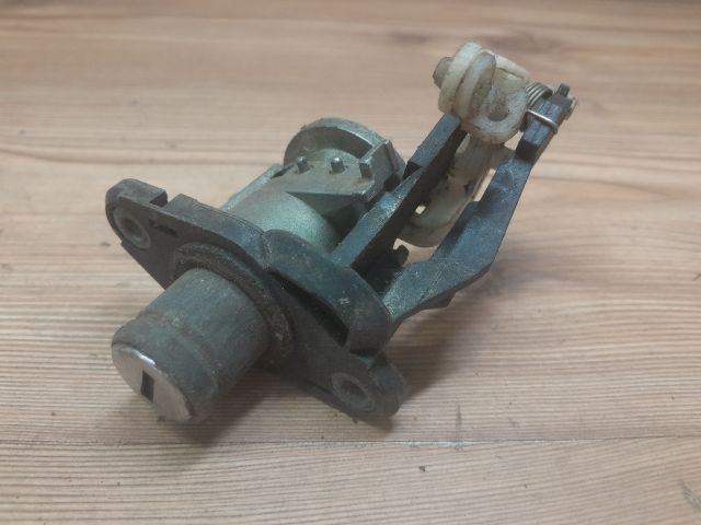 bontott OPEL ASTRA F Csomagtér Nyitó Kar / Gomb