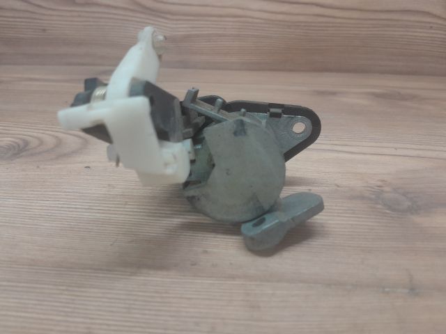 bontott OPEL ASTRA F Csomagtér Nyitó Kar / Gomb