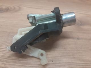 bontott OPEL ASTRA F Csomagtér Nyitó Kar / Gomb