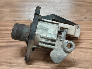 bontott OPEL ASTRA F Csomagtér Nyitó Kar / Gomb