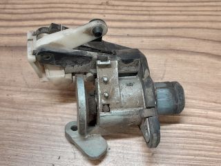 bontott OPEL ASTRA F Csomagtér Nyitó Kar / Gomb