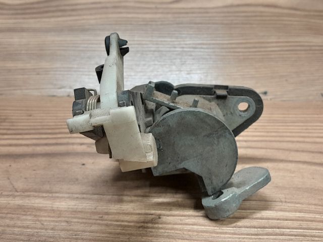 bontott OPEL ASTRA F Csomagtér Nyitó Kar / Gomb