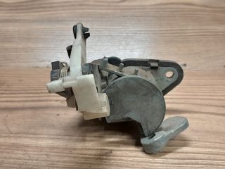 bontott OPEL ASTRA F Csomagtér Nyitó Kar / Gomb