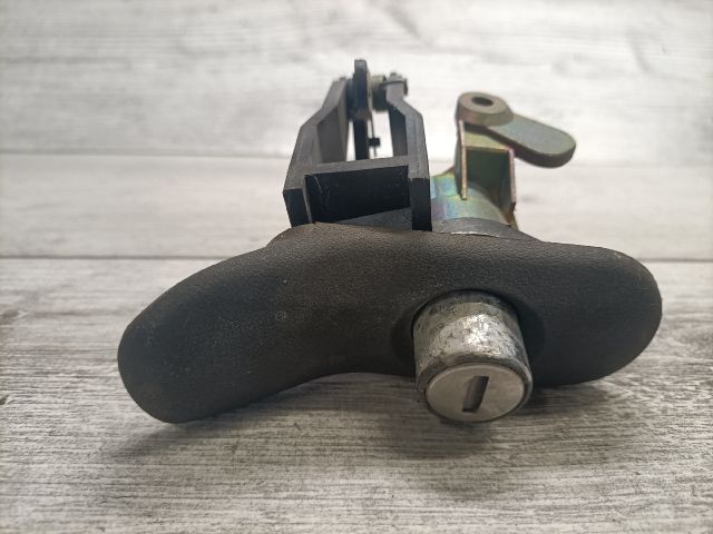 bontott OPEL ASTRA F Csomagtér Nyitó Kar / Gomb