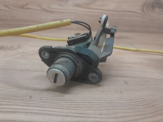 bontott OPEL ASTRA F Csomagtér Nyitó Kar / Gomb