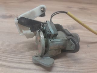 bontott OPEL ASTRA F Csomagtér Nyitó Kar / Gomb