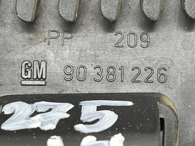 bontott OPEL ASTRA F Csomagtér Szellőző Jobb