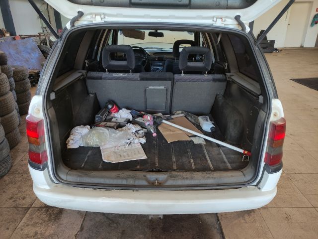 bontott OPEL ASTRA F Csomagtérajtó Díszléc