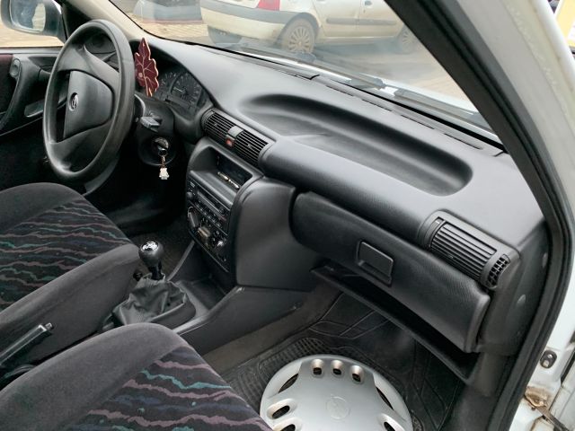 bontott OPEL ASTRA F Csomagtérajtó Kilincs