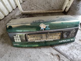 bontott OPEL ASTRA F Csomagtérajtó (Részeivel)