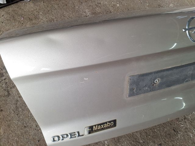 bontott OPEL ASTRA F Csomagtérajtó (Részeivel)