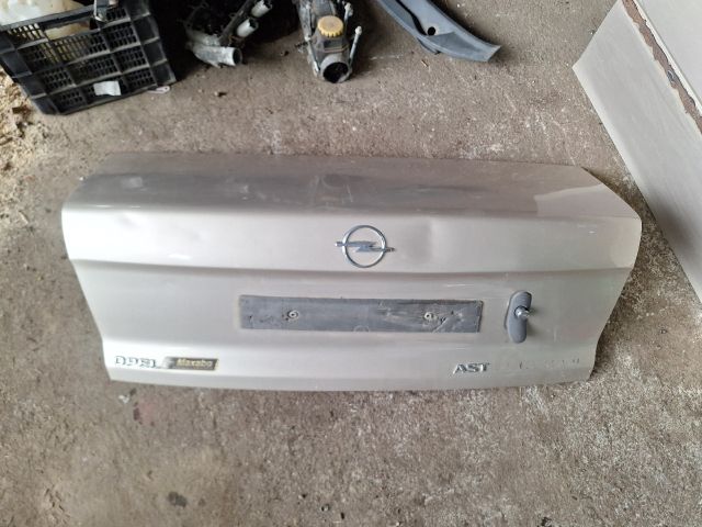 bontott OPEL ASTRA F Csomagtérajtó (Részeivel)