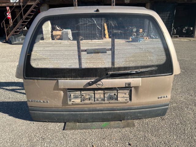 bontott OPEL ASTRA F Csomagtérajtó (Részeivel)