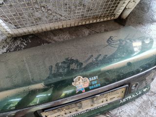 bontott OPEL ASTRA F Csomagtérajtó (Részeivel)